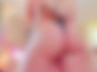 Live cam show with Bella-Posh - Camel Toe on SquirtSoMuch