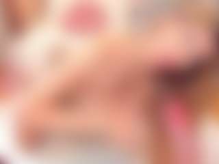 Live cam show with Bella-Posh - Riding on AdultVida.com