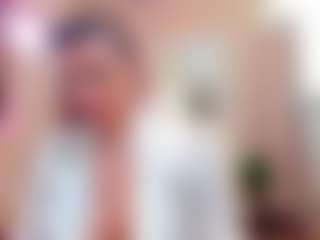 Live cam show with Bella-Posh - Ride on CamwithHer