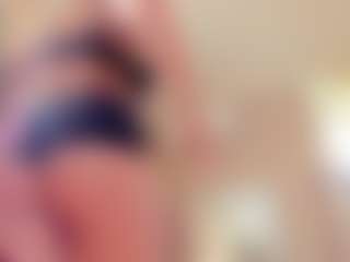 Live cam show with Bella-Posh - Smoking on Camsoda