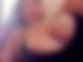 Live cam show with Bella-Posh - Ride on CamwithHer
