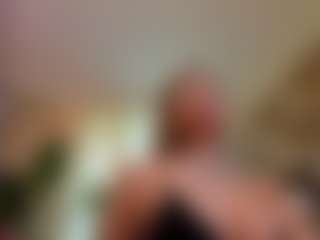 Live cam show with Bella-Posh - Joi on Camming Site