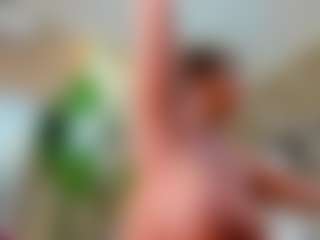 Live cam show with Bella-Posh - Shaved Pussy on crypto-cams