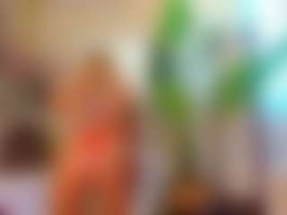 Live cam show with Bella-Posh - Riding on Camsoda