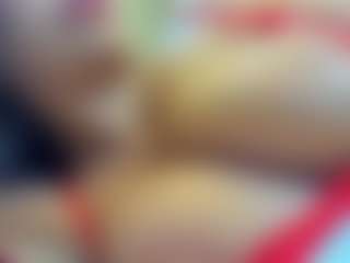 Live cam show with Bella-Posh - Kisses on livesuperchat.net
