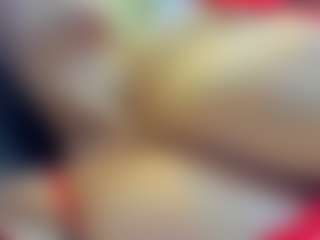 Live cam show with Bella-Posh - Squirt on Camsoda