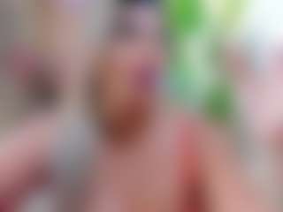 Live cam show with Bella-Posh - Camel Toe on CamwithHer