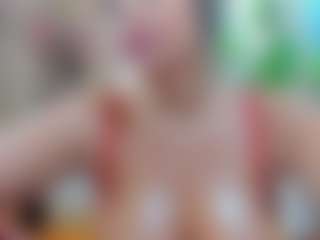 Live cam show with Bella-Posh - Deepthroat on Mixed Magazine Live