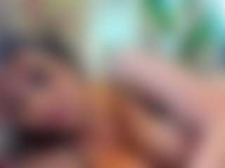 Live cam show with Bella-Posh - Dildo Or Vibrator on Dolls Live
