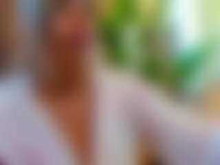 Live cam show with Bella-Posh - Smoking on sexylivex.com