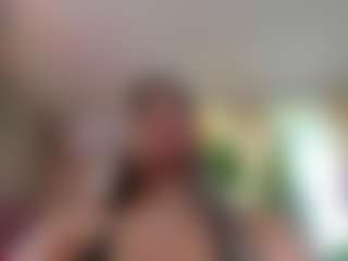 Live cam show with Bella-Posh - Ride on Camsoda