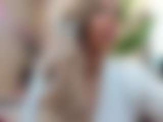 Live cam show with Bella-Posh - Kisses on Hubzter Live