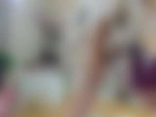 Live cam show with Bella-Posh - Camel Toe on Camming Site