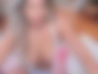 Live cam show with Bella-Posh - Moan on Camsoda