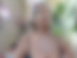 Live cam show with Bella-Posh - Blowjob on Milfs Live