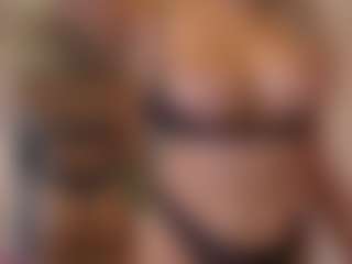 Live cam show with Bella-Posh - Kisses on Camiplay Live