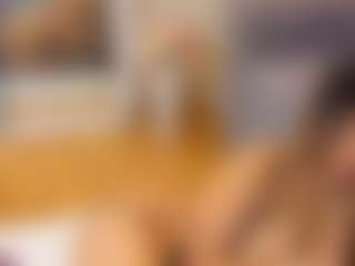 Live cam show with Bella-Posh - Kisses on Gym Cam Girls