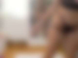 Live cam show with Bella-Posh - Joi on livesexfox.com