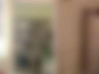 Live cam show with Bella-Posh - Ride on Camsoda