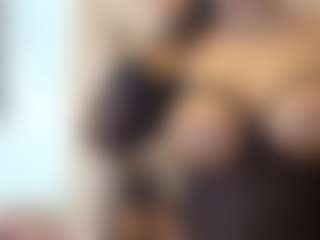 Live cam show with Bella-Posh - Kisses on sexylive.show