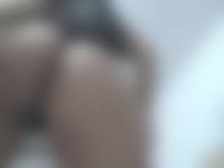 Live cam show with maylin-horny19 - Upskirt on Livezox