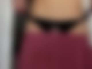 Live cam show with Thea - Gamer on CamClone