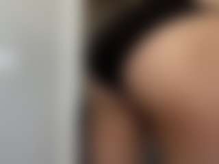 Live cam show with Thea - Moaning on Camsoda