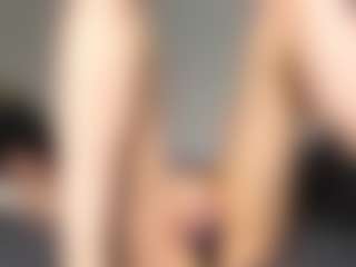 Live cam show with Thea - Gamer Brown Hair on Camming Site