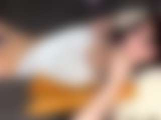 Live cam show with Thea - Gamer Asian on AdultVida.com