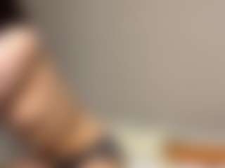Live cam show with Thea - Toes on Camsoda