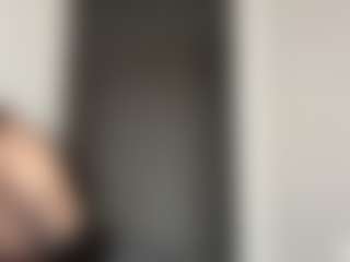 Live cam show with Thea - Glasses on StripNow