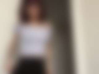 Live cam show with Thea - Gamer on Gym Cam Girls