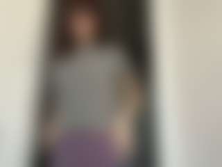 Live cam show with Thea - Schoolgirl on CamwithHer