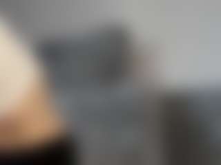 Live cam show with Thea - Toes on dropp.cam