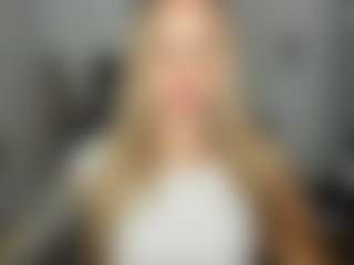 Live cam show with delightCoralie - Green Eyes on Cam Slut