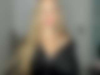 Live cam show with delightCoralie - Blondie on Fit Hotties