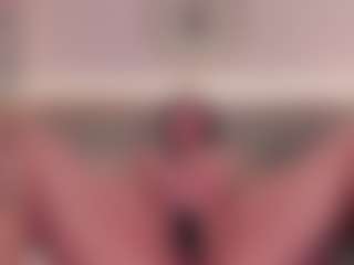 Live cam show with Megan Charles - Sexwebcam on livesuperchat.net