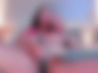 Live cam show with Megan Charles - Skinny on AdultVida.com