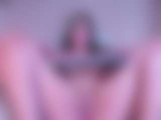 Live cam show with Megan Charles - Teen (18+) on AdultVida.com