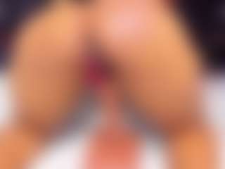sara-tompsonn's Live Sex Cam Show