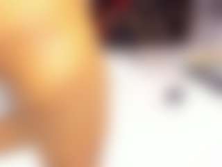 sara-tompsonn's Live Sex Cam Show