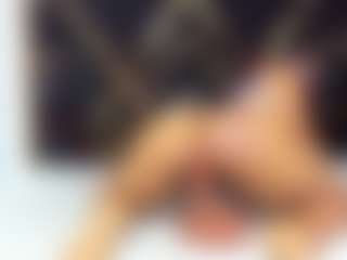Live cam show with sara-tompsonn - Striptease on Camming Site