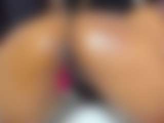 Live cam show with sara-tompsonn - Handjob on Camsoda