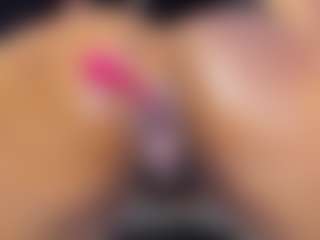 Live cam show with sara-tompsonn - Squirt on Camsoda