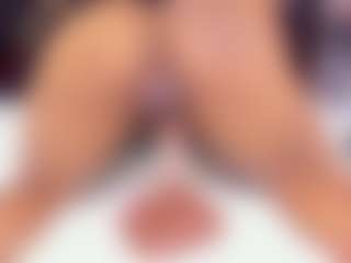 Live cam show with sara-tompsonn - Public on AdultVida.com