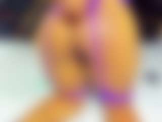 Live cam show with sara-tompsonn - Full Nudity on Uber Horny
