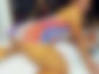 Live cam show with sara-tompsonn - Public Curvy on TeamSkeetLive