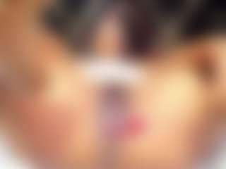 Show en direct avec sara-tompsonn - Strip sur Camsoda