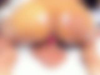 Live cam show with sara-tompsonn - Pov on CamClone