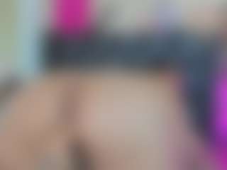 Live cam show with Franshesskaa - Shaved Pussy Mature on Chatstar